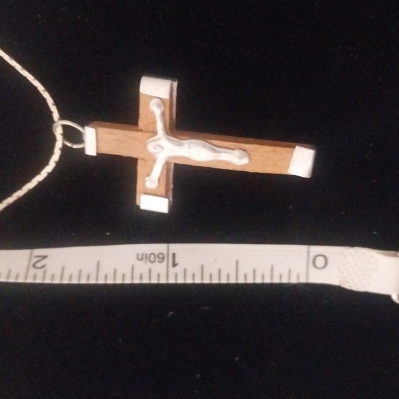 Wood crucifix w chain - Picture 6 of 7